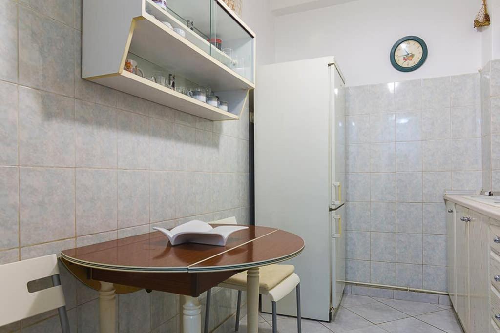 أثينا Vintage Style Apartment With Beautiful Backyard المظهر الخارجي الصورة