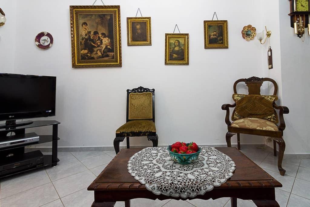 أثينا Vintage Style Apartment With Beautiful Backyard المظهر الخارجي الصورة