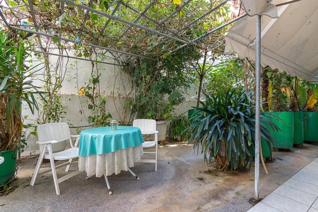 أثينا Vintage Style Apartment With Beautiful Backyard المظهر الخارجي الصورة