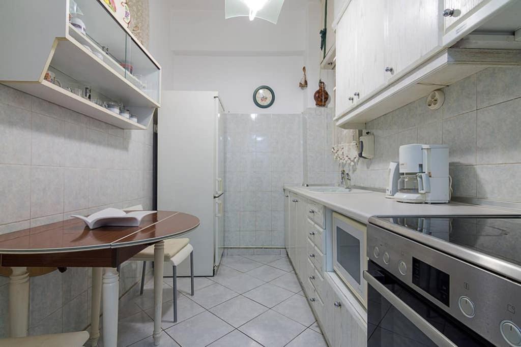 أثينا Vintage Style Apartment With Beautiful Backyard المظهر الخارجي الصورة